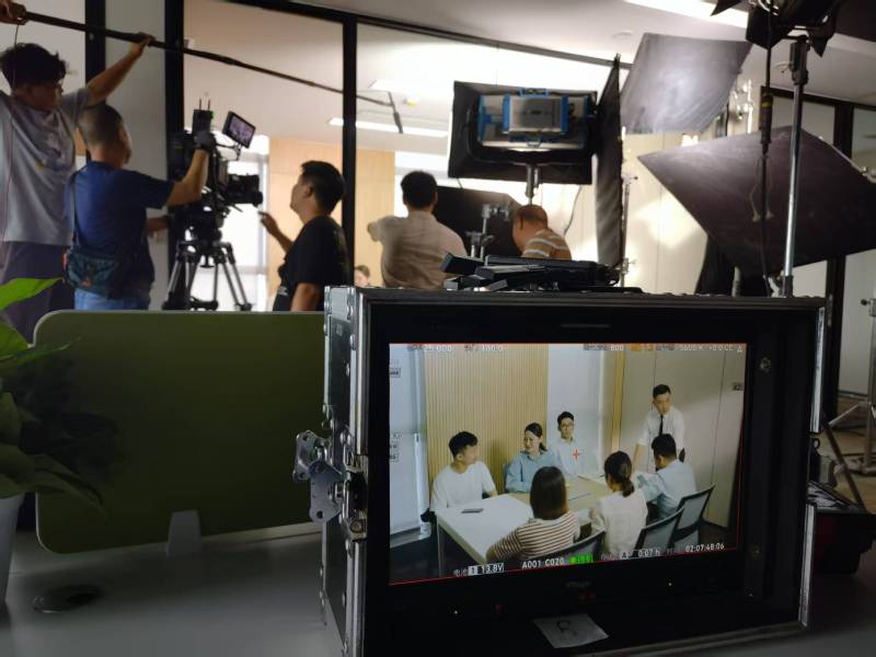 八公山区TVC拍摄公司：科技产品视觉化大师，诠释未来感与功能美学